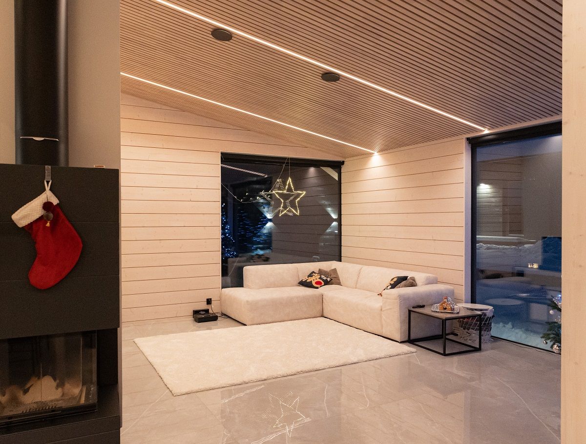 The height of the living room is over 3 metres, and the LED strip is enough to illuminate the space. The ribbon is colour-temperature adjustable The ribbon has a warm white light to enhance the natural tone of the wood.